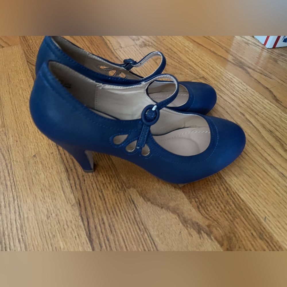 New Chase and Chloe Elegant Blue Women's Heels